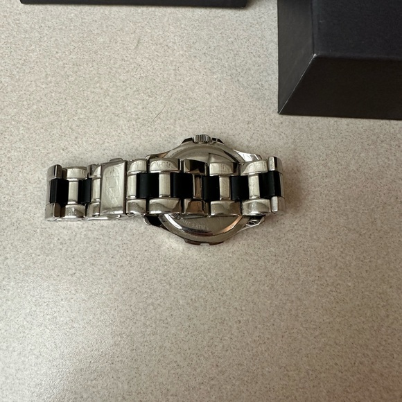 Men’s Tommy Hilfiger watch, needs new battery - Picture 2 of 3